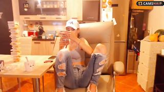 sweetdesire12  Fucks her hole in a free chat