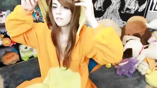 lunalamb  Fucked her pussy with her finger