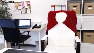 tiffany925 The insistent babe caresses her charms