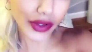 Gwen Singer in front of mirror snapchat premium porn cams sex