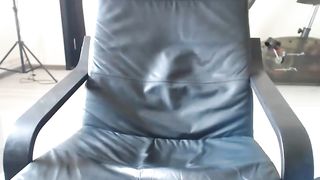 raquelle_star  Turns her ass in front of the camera