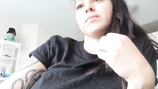 victoriaroze  webcam hooker enjoying fingering