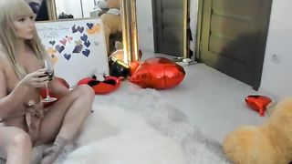 looloo_gia Cute mare fucks sex toy