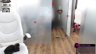 anyarayne Cute chick masturbates juicy twat