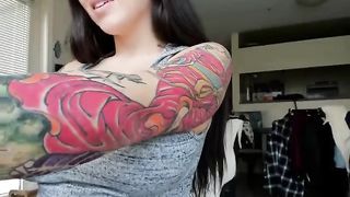 victoria Two naked beauties in free chat